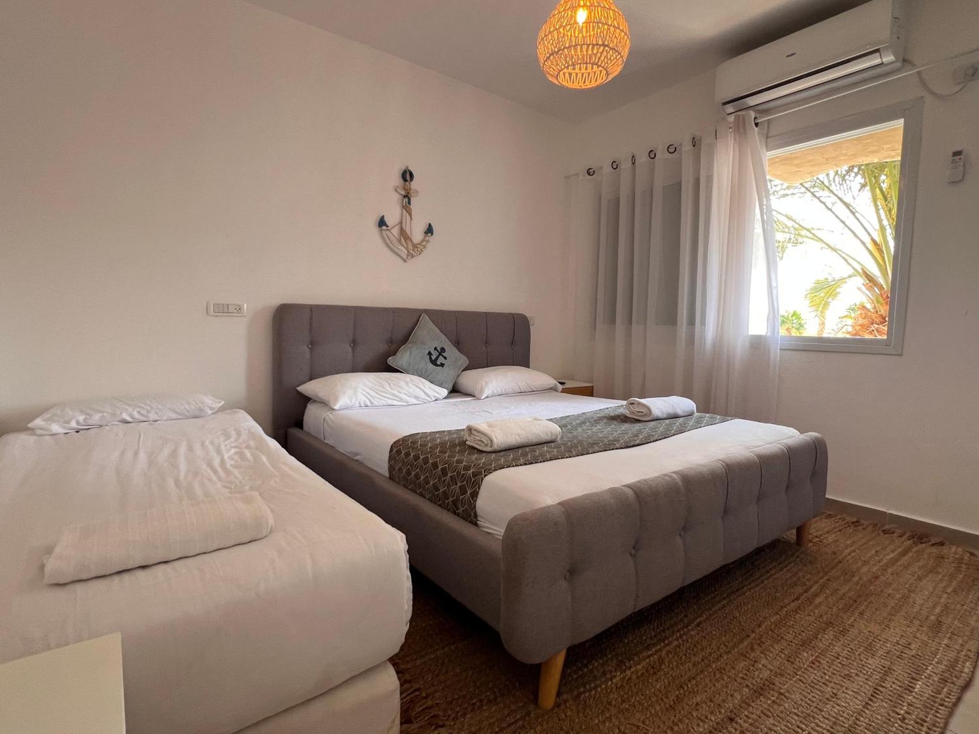 King Of The Dead Sea By Crown Neve Zohar Exterior foto